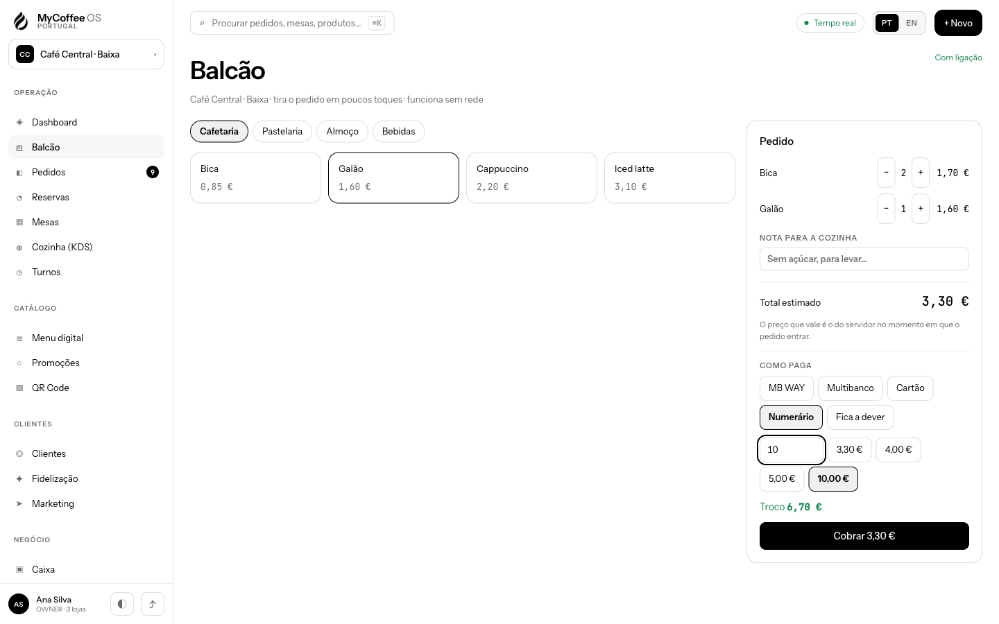 O balcão com dois artigos no carrinho, o método de pagamento escolhido e o troco calculado